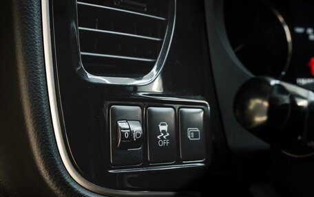 Mitsubishi Outlander III рестайлинг 3, 2013 год, 1 800 000 рублей, 13 фотография