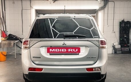 Mitsubishi Outlander III рестайлинг 3, 2013 год, 1 800 000 рублей, 4 фотография