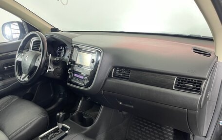 Mitsubishi Outlander III рестайлинг 3, 2016 год, 2 050 000 рублей, 9 фотография