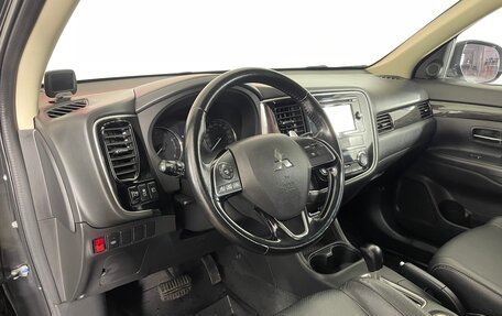 Mitsubishi Outlander III рестайлинг 3, 2016 год, 2 050 000 рублей, 8 фотография