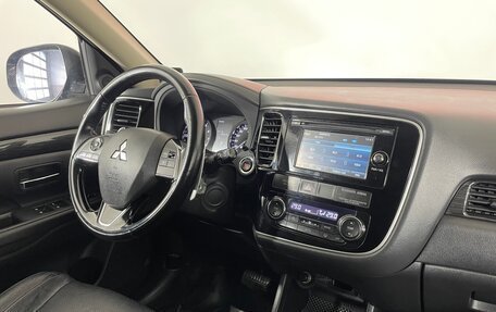Mitsubishi Outlander III рестайлинг 3, 2016 год, 2 050 000 рублей, 13 фотография