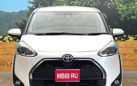 Toyota Sienta II, 2022 год, 1 350 000 рублей, 1 фотография