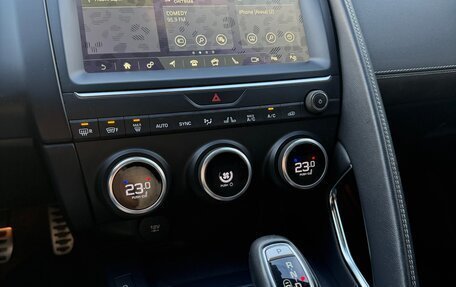 Jaguar E-Pace, 2017 год, 3 450 000 рублей, 5 фотография