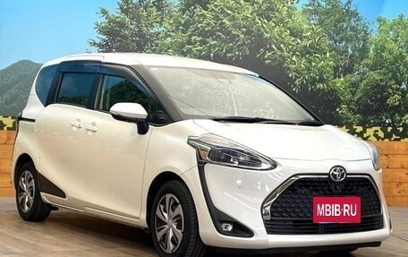 Toyota Sienta II, 2022 год, 1 350 000 рублей, 2 фотография