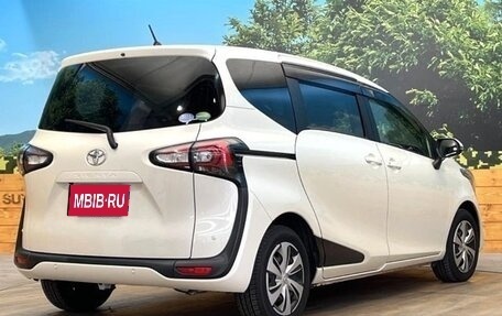 Toyota Sienta II, 2022 год, 1 350 000 рублей, 4 фотография
