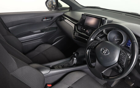 Toyota C-HR I рестайлинг, 2018 год, 1 999 000 рублей, 9 фотография