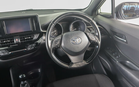 Toyota C-HR I рестайлинг, 2018 год, 1 999 000 рублей, 15 фотография