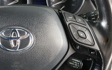 Toyota C-HR I рестайлинг, 2018 год, 1 999 000 рублей, 18 фотография