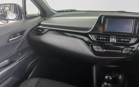 Toyota C-HR I рестайлинг, 2018 год, 1 999 000 рублей, 13 фотография