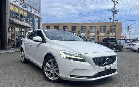Volvo V40 II рестайлинг, 2020 год, 1 200 000 рублей, 2 фотография