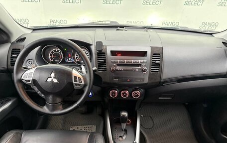 Mitsubishi Outlander III рестайлинг 3, 2011 год, 1 300 000 рублей, 13 фотография