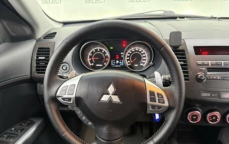 Mitsubishi Outlander III рестайлинг 3, 2011 год, 1 300 000 рублей, 17 фотография