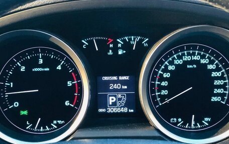 Toyota Land Cruiser 200, 2008 год, 2 350 000 рублей, 27 фотография