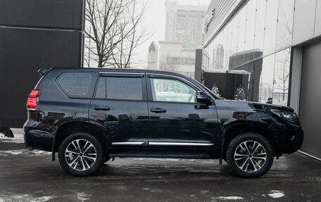 Toyota Land Cruiser Prado 150 рестайлинг 2, 2022 год, 5 650 000 рублей, 4 фотография