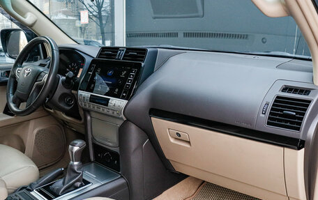 Toyota Land Cruiser Prado 150 рестайлинг 2, 2022 год, 5 650 000 рублей, 9 фотография