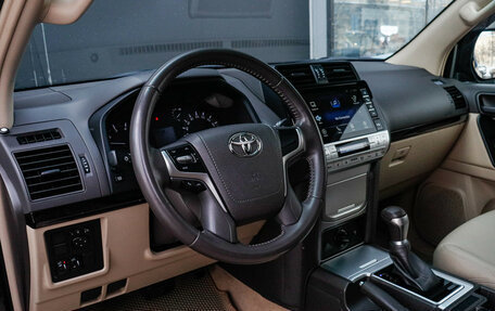 Toyota Land Cruiser Prado 150 рестайлинг 2, 2022 год, 5 650 000 рублей, 17 фотография