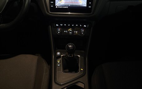 Volkswagen Tiguan II, 2019 год, 1 935 000 рублей, 10 фотография