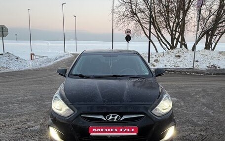 Hyundai Solaris II рестайлинг, 2011 год, 640 000 рублей, 5 фотография