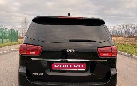 KIA Carnival III, 2019 год, 3 300 000 рублей, 2 фотография