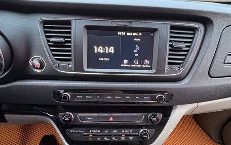 KIA Carnival III, 2019 год, 3 300 000 рублей, 5 фотография