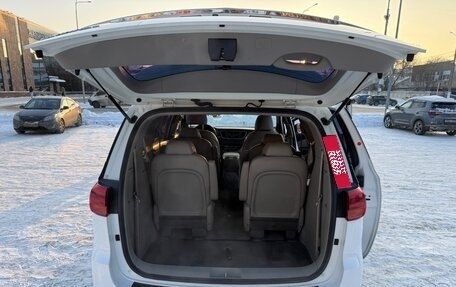 KIA Carnival III, 2019 год, 2 950 000 рублей, 21 фотография