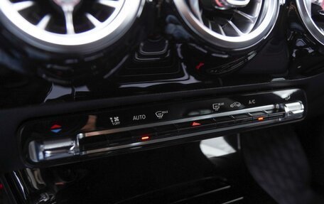 Mercedes-Benz CLA, 2019 год, 2 750 000 рублей, 12 фотография