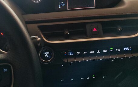 Lexus UX I, 2021 год, 5 000 000 рублей, 4 фотография