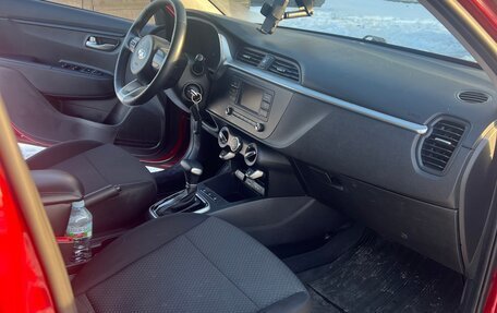 KIA Rio IV, 2021 год, 1 640 000 рублей, 6 фотография