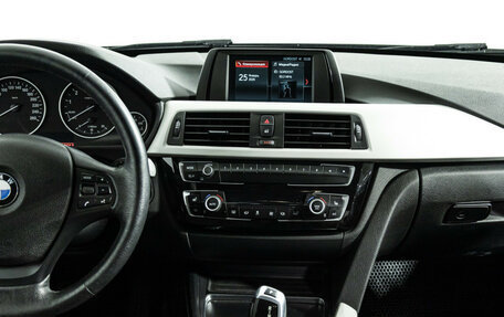 BMW 3 серия, 2017 год, 1 995 000 рублей, 13 фотография
