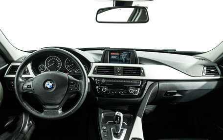 BMW 3 серия, 2017 год, 1 995 000 рублей, 12 фотография