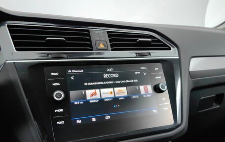 Volkswagen Tiguan II, 2019 год, 2 399 000 рублей, 14 фотография