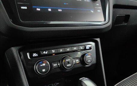 Volkswagen Tiguan II, 2019 год, 2 399 000 рублей, 15 фотография