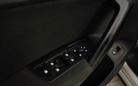 Volkswagen Tiguan II, 2019 год, 2 399 000 рублей, 22 фотография