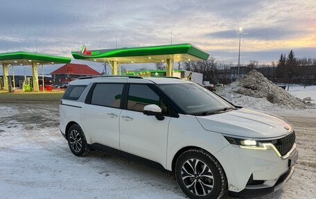 KIA Carnival, 2020 год, 2 500 000 рублей, 3 фотография