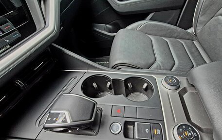 Volkswagen Touareg III, 2018 год, 6 390 000 рублей, 34 фотография