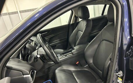 Jaguar XE I рестайлинг, 2017 год, 1 890 000 рублей, 8 фотография