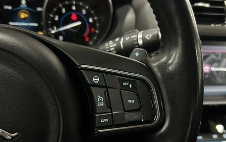 Jaguar XE I рестайлинг, 2017 год, 1 890 000 рублей, 14 фотография