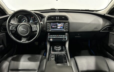 Jaguar XE I рестайлинг, 2017 год, 1 890 000 рублей, 15 фотография