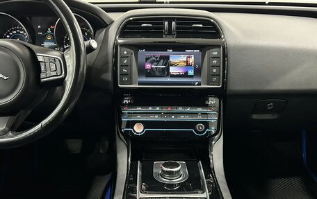 Jaguar XE I рестайлинг, 2017 год, 1 890 000 рублей, 16 фотография