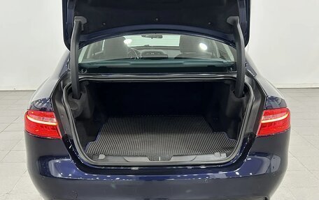 Jaguar XE I рестайлинг, 2017 год, 1 890 000 рублей, 23 фотография