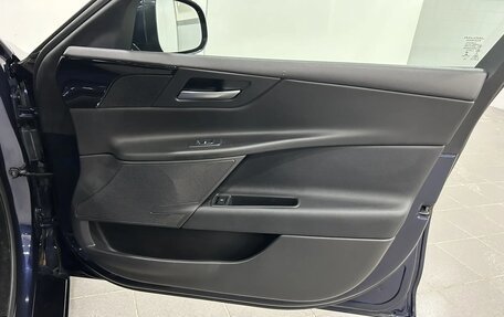 Jaguar XE I рестайлинг, 2017 год, 1 890 000 рублей, 26 фотография