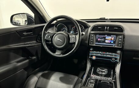 Jaguar XE I рестайлинг, 2017 год, 1 890 000 рублей, 20 фотография