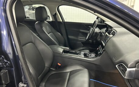 Jaguar XE I рестайлинг, 2017 год, 1 890 000 рублей, 27 фотография