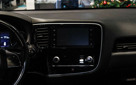 Mitsubishi Outlander III рестайлинг 3, 2021 год, 2 270 000 рублей, 10 фотография