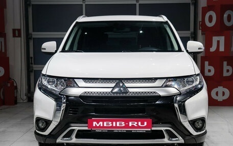Mitsubishi Outlander III рестайлинг 3, 2021 год, 2 270 000 рублей, 2 фотография