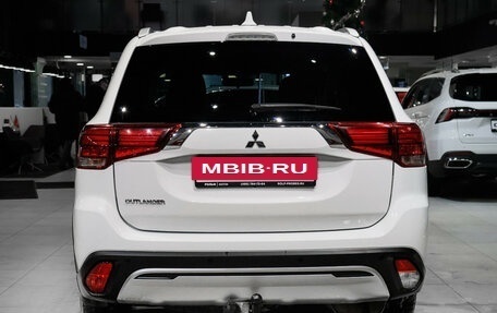 Mitsubishi Outlander III рестайлинг 3, 2021 год, 2 270 000 рублей, 5 фотография