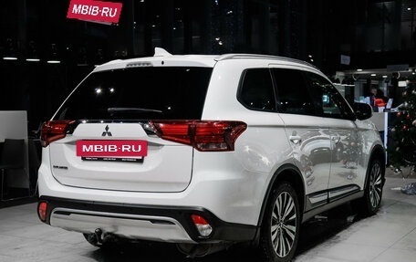 Mitsubishi Outlander III рестайлинг 3, 2021 год, 2 270 000 рублей, 4 фотография