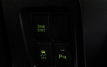 Toyota Land Cruiser Prado 150 рестайлинг 2, 2013 год, 2 899 000 рублей, 17 фотография