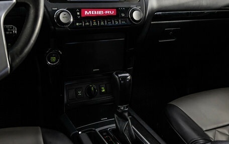 Toyota Land Cruiser Prado 150 рестайлинг 2, 2013 год, 2 899 000 рублей, 12 фотография