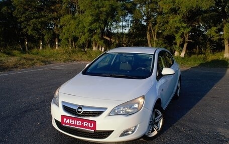 Opel Astra J, 2011 год, 850 000 рублей, 3 фотография